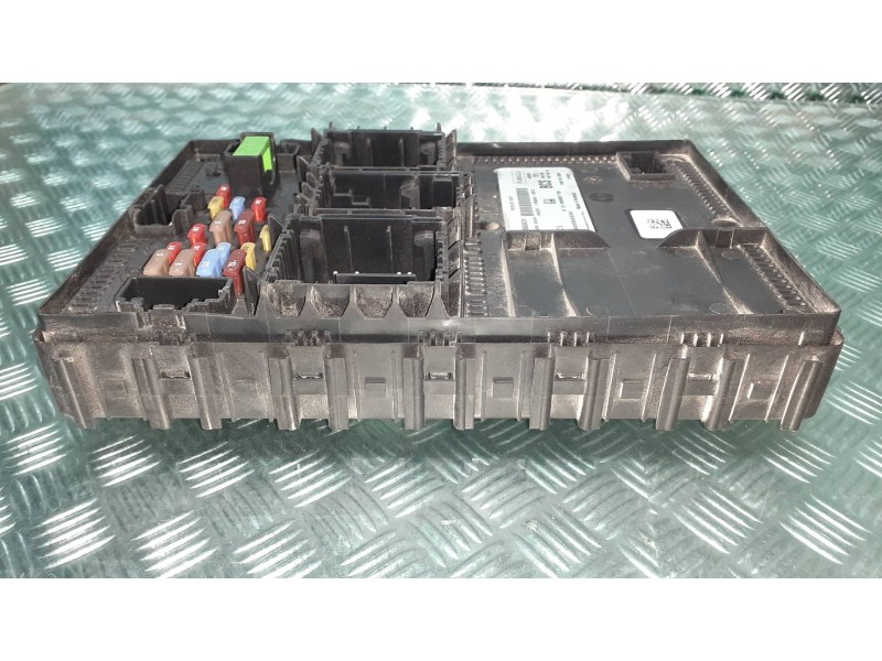 Recambio de caja reles / fusibles para ford ecosport (cr6) titanium referencia OEM IAM HU5T15604BCS F005V02883 BOSCH