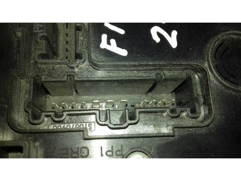 Recambio de caja reles / fusibles para ford fiesta berlina (dx) básico referencia OEM IAM YS6T14K150AB 65GF70002 SIEMENS