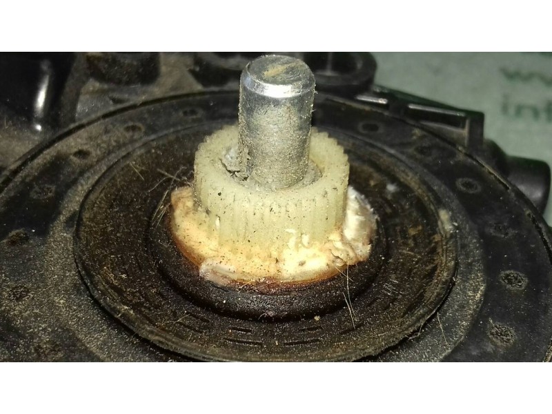 Recambio de motor elevalunas delantero izquierdo para hyundai i30 1.6 cat referencia OEM IAM 824502R000FD  2 PINES