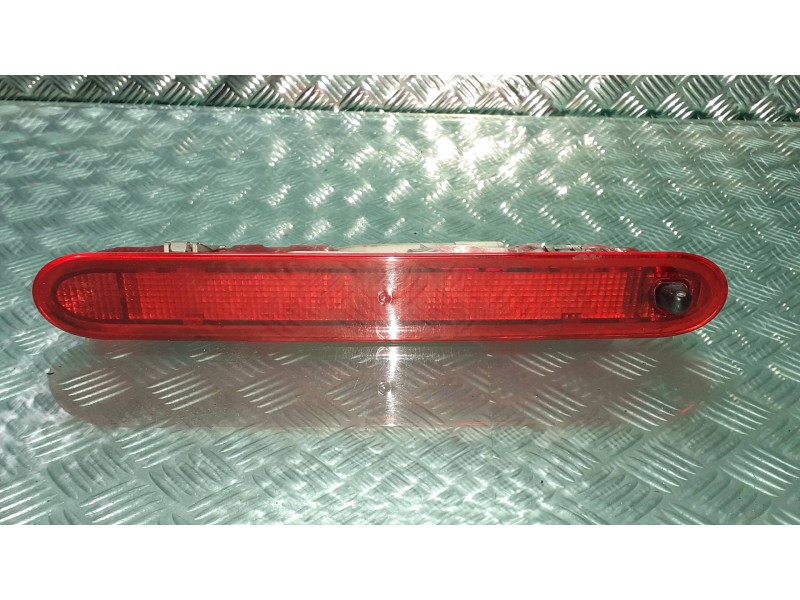 Recambio de luz central de freno para renault kangoo dynamique referencia OEM IAM 89071180SG 439496DAG 89071177AG