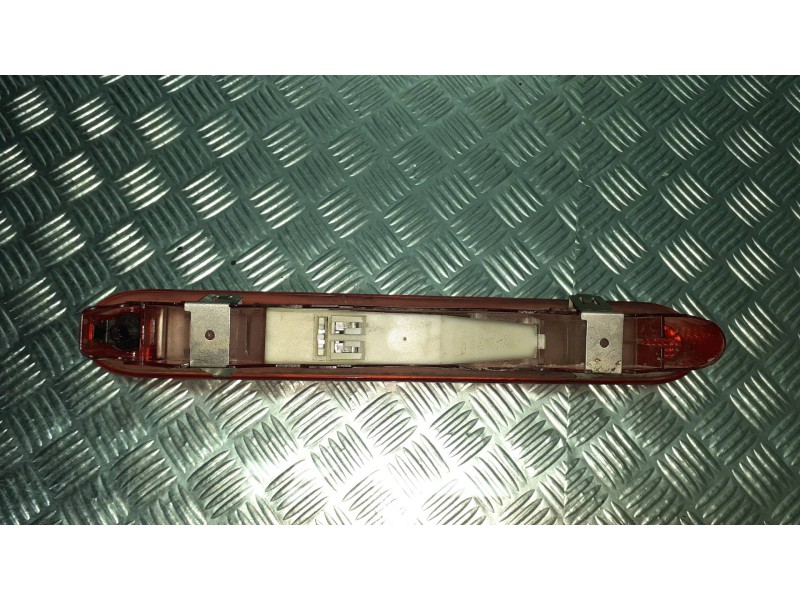 Recambio de luz central de freno para renault kangoo dynamique referencia OEM IAM 89071180SG 439496DAG 89071177AG