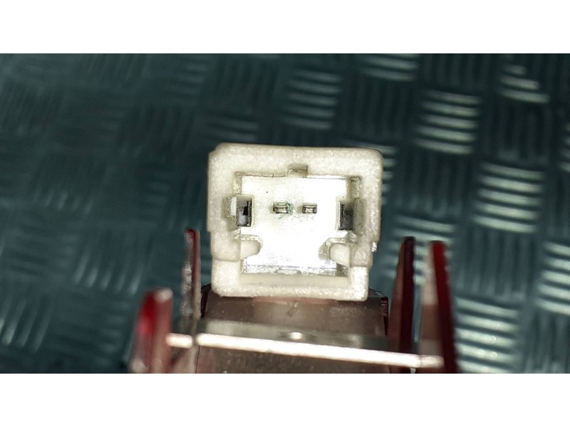 Recambio de luz central de freno para renault kangoo dynamique referencia OEM IAM 89071180SG 439496DAG 89071177AG