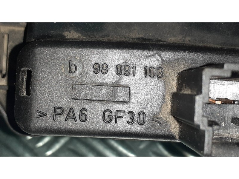 Recambio de maneta exterior porton para renault kangoo dynamique referencia OEM IAM 82004947807 306657 305163