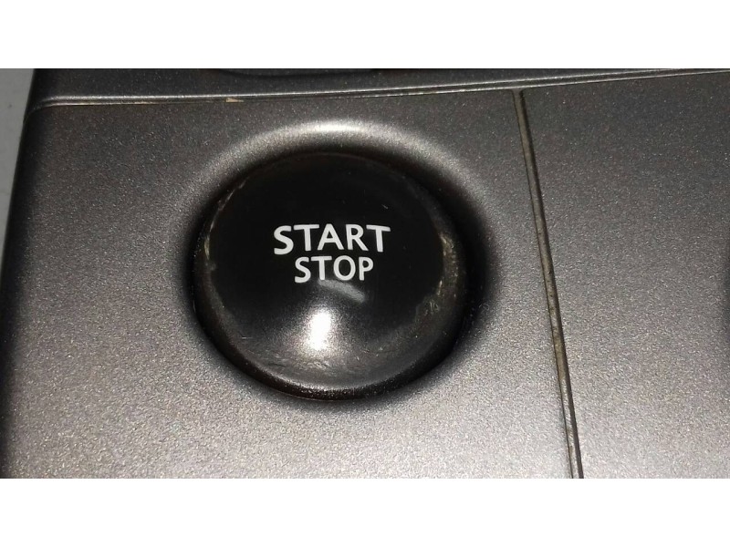 Recambio de rejilla aireadora para renault scenic ii authentique referencia OEM IAM A8200140713 E8200140720 DEL SALPICADERO