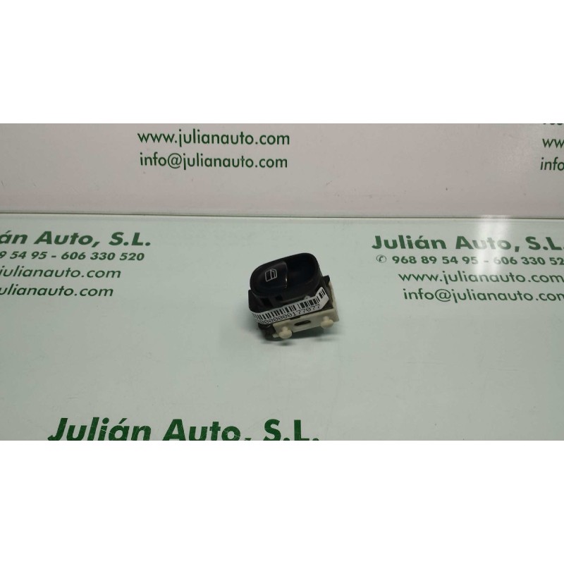 Recambio de mando elevalunas trasero izquierdo para mercedes-benz clase c (w203) berlina referencia OEM IAM 2038200210 501807 