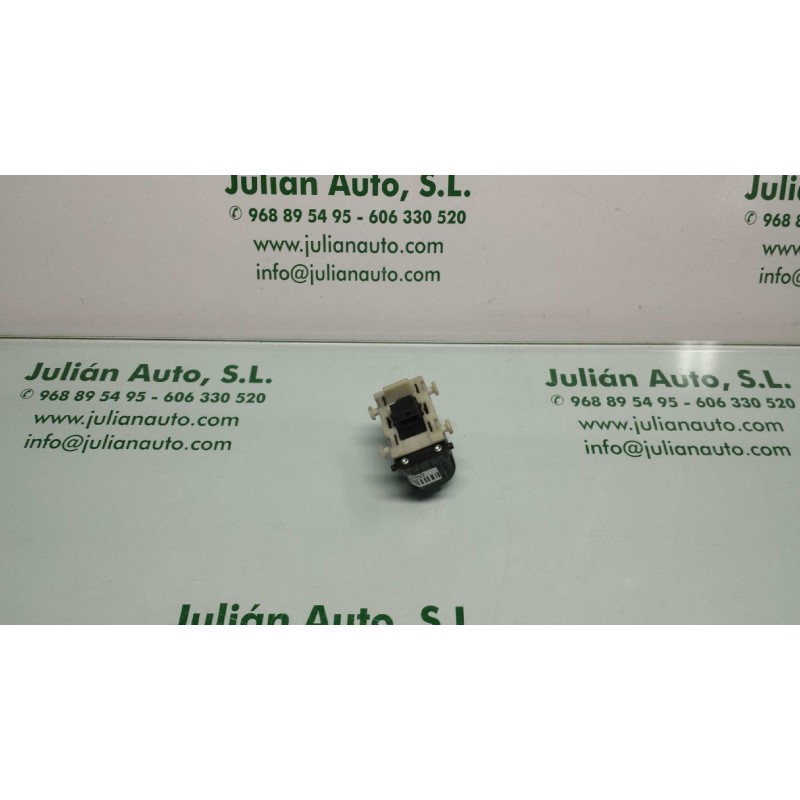 Recambio de mando elevalunas trasero izquierdo para mercedes-benz clase c (w203) berlina referencia OEM IAM 2038200210 501807 