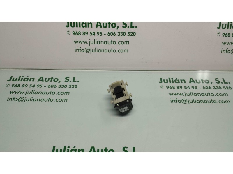 Recambio de mando elevalunas trasero izquierdo para mercedes-benz clase c (w203) berlina referencia OEM IAM 2038200210 501807 