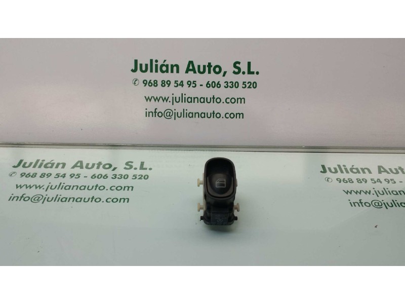 Recambio de mando elevalunas trasero izquierdo para mercedes-benz clase c (w203) berlina referencia OEM IAM A2038200210 501807 