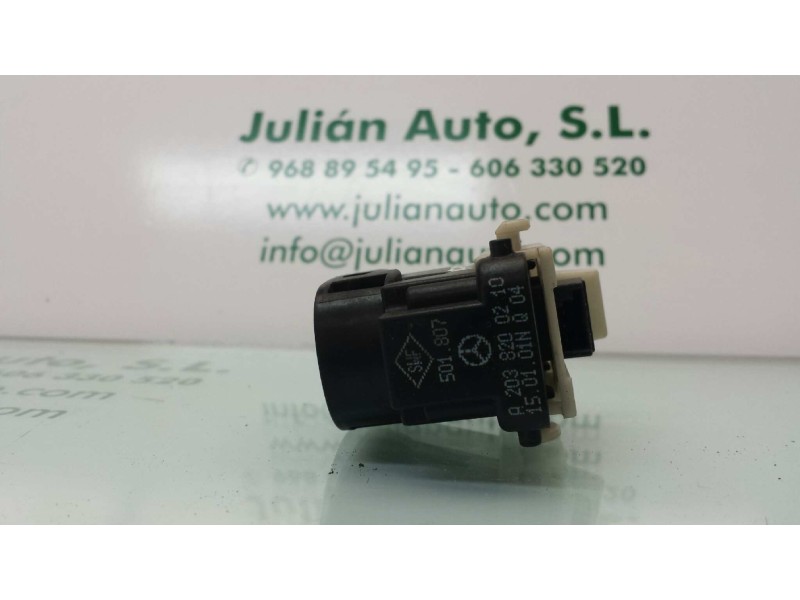 Recambio de mando elevalunas trasero izquierdo para mercedes-benz clase c (w203) berlina referencia OEM IAM A2038200210 501807 