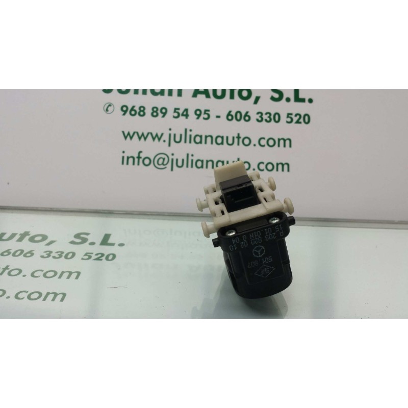 Recambio de mando elevalunas trasero izquierdo para mercedes-benz clase c (w203) berlina referencia OEM IAM A2038200210 501807 