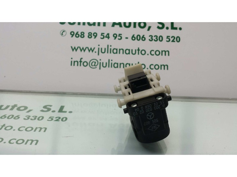 Recambio de mando elevalunas trasero izquierdo para mercedes-benz clase c (w203) berlina referencia OEM IAM A2038200210 501807 