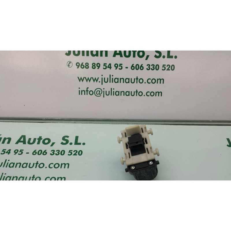 Recambio de mando elevalunas trasero izquierdo para mercedes-benz clase c (w203) berlina referencia OEM IAM A2038200210 501807 