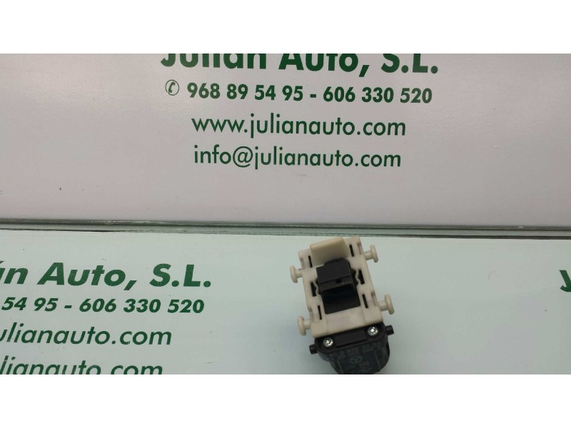 Recambio de mando elevalunas trasero izquierdo para mercedes-benz clase c (w203) berlina referencia OEM IAM A2038200210 501807 