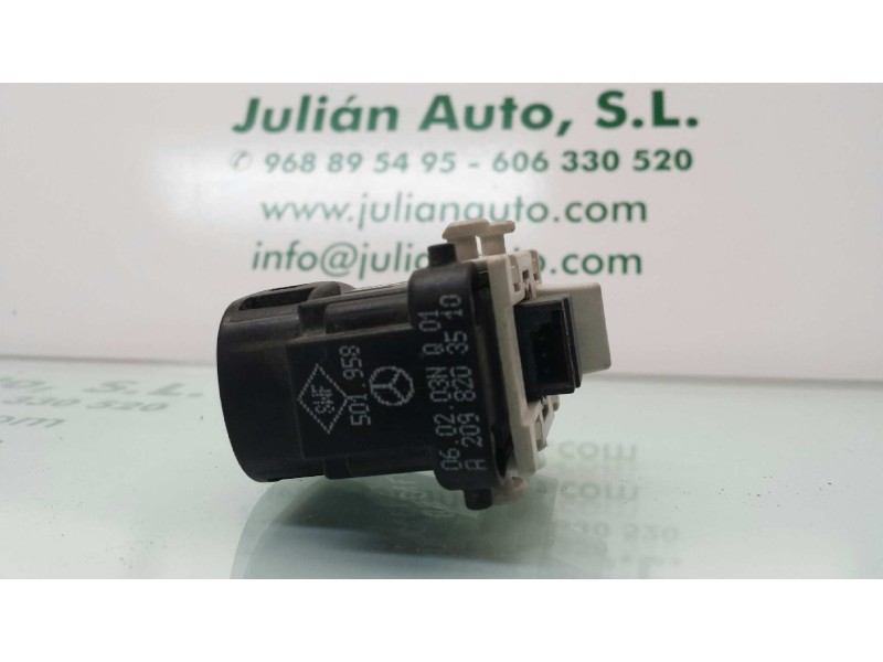 Recambio de mando elevalunas trasero derecho para mercedes-benz clase clk (w209) coupe referencia OEM IAM A2098203510 501958  Recambio de mando elevalunas trasero derecho para mercedes-benz clase clk (w209) coupe referencia OEM IAM A2098203510 501958