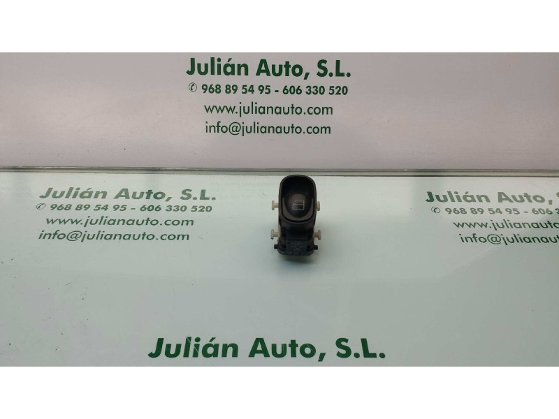 Recambio de mando elevalunas trasero derecho para mercedes-benz clase c (w203) berlina referencia OEM IAM A2038200210 501807 