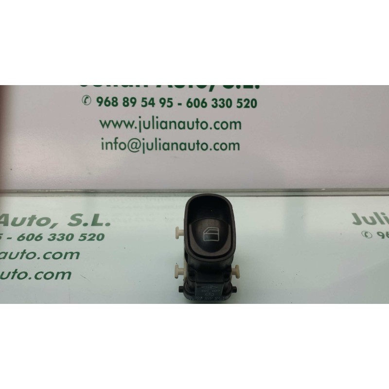 Recambio de mando elevalunas trasero derecho para mercedes-benz clase c (w203) berlina referencia OEM IAM A2038200210 501807 