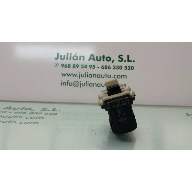 Recambio de mando elevalunas trasero derecho para mercedes-benz clase c (w203) berlina referencia OEM IAM A2038200210 501807 