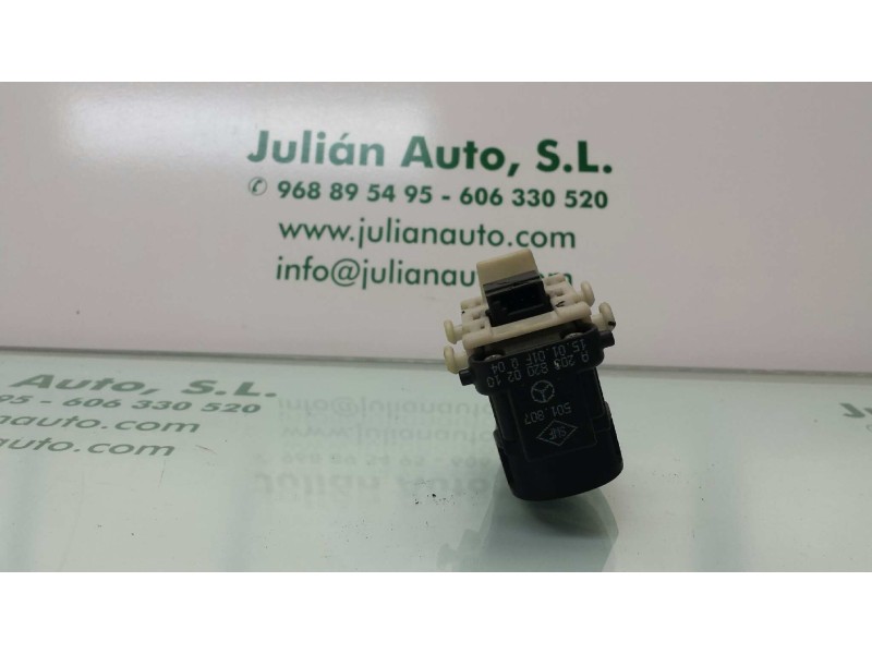 Recambio de mando elevalunas trasero derecho para mercedes-benz clase c (w203) berlina referencia OEM IAM A2038200210 501807 