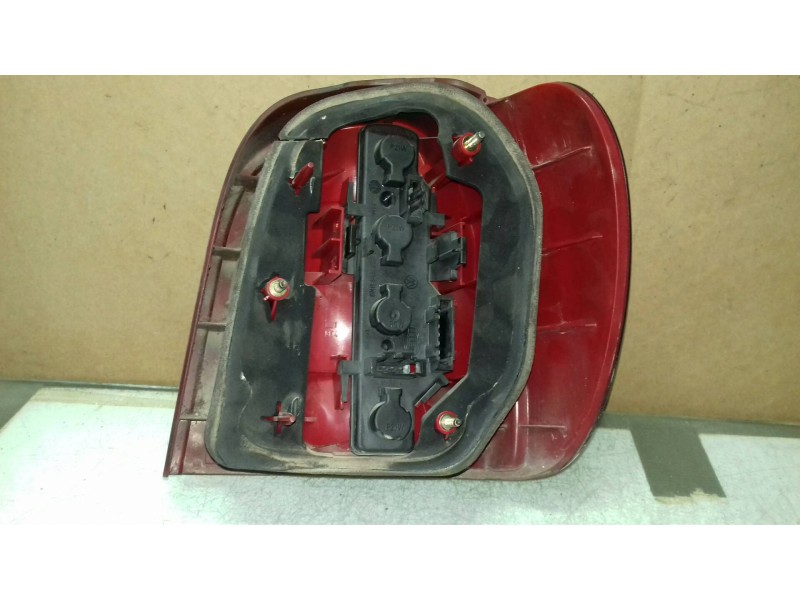 Recambio de piloto trasero izquierdo para volkswagen polo berlina (6n2) conceptline referencia OEM IAM 6N0945257B 9438 