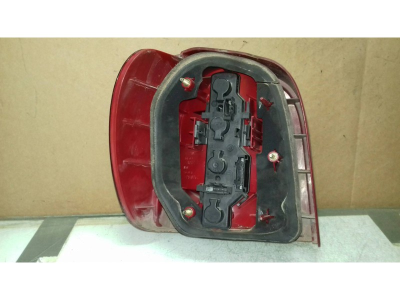 Recambio de piloto trasero derecho para volkswagen polo berlina (6n2) conceptline referencia OEM IAM 6N0945257 964078 