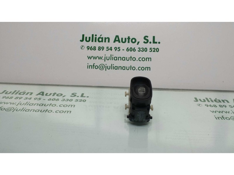 Recambio de mando elevalunas trasero derecho para mercedes-benz clase c (w203) berlina referencia OEM IAM A2038200210 501807 