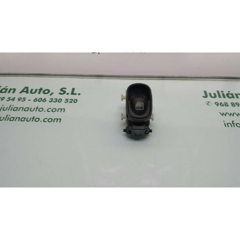 Recambio de mando elevalunas trasero derecho para mercedes-benz clase c (w203) berlina referencia OEM IAM A2038200210 501807 