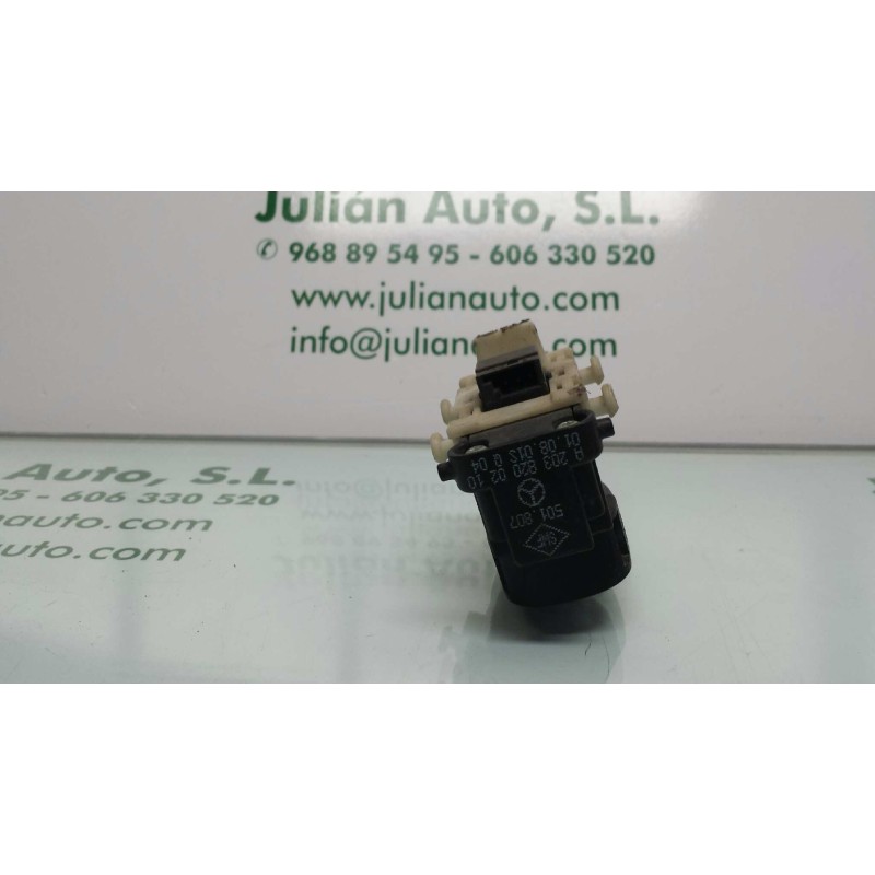 Recambio de mando elevalunas trasero derecho para mercedes-benz clase c (w203) berlina referencia OEM IAM A2038200210 501807 