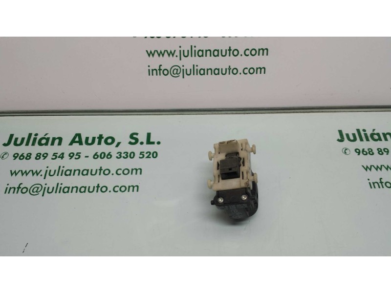 Recambio de mando elevalunas trasero derecho para mercedes-benz clase c (w203) berlina referencia OEM IAM A2038200210 501807 