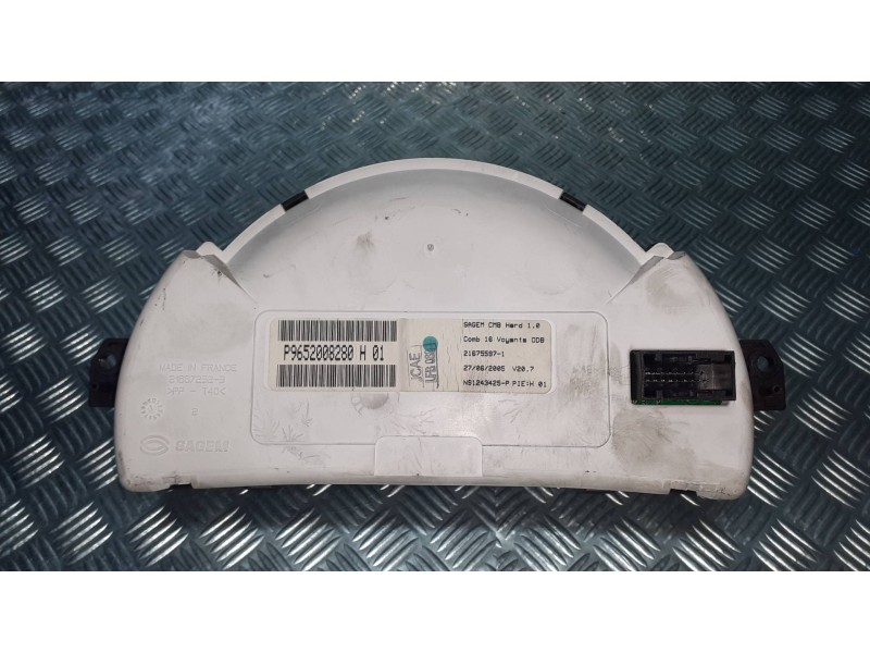 Recambio de cuadro instrumentos para citroen c3 1.1 furio referencia OEM IAM P9652008280H01 216755971 216672523