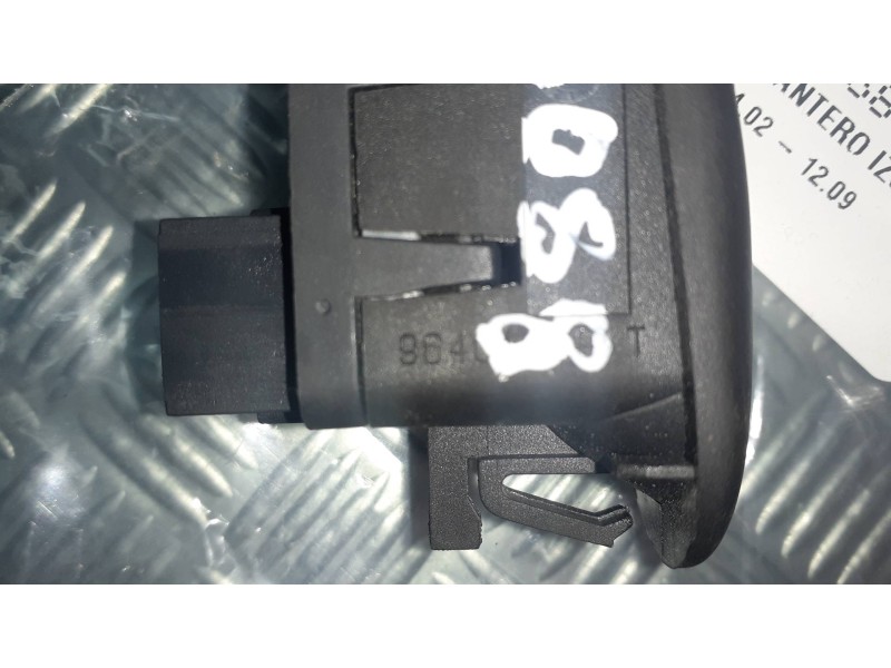Recambio de mando elevalunas delantero izquierdo para citroen c3 1.1 furio referencia OEM IAM 96401469T  