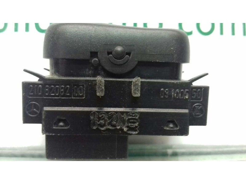 Recambio de mando elevalunas trasero derecho para mercedes-benz clase a (w168) referencia OEM IAM 2108208210 03100550 
