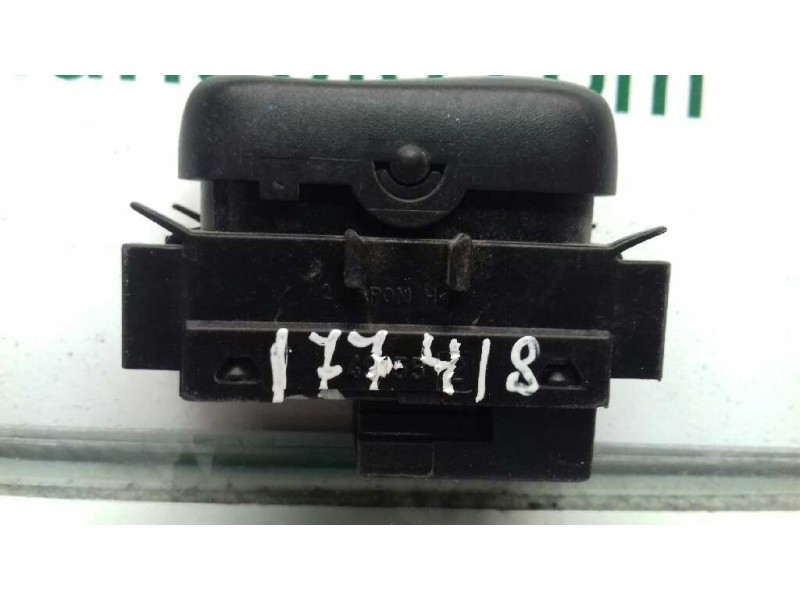 Recambio de mando elevalunas trasero derecho para mercedes-benz clase a (w168) referencia OEM IAM 2108208210 03100550 