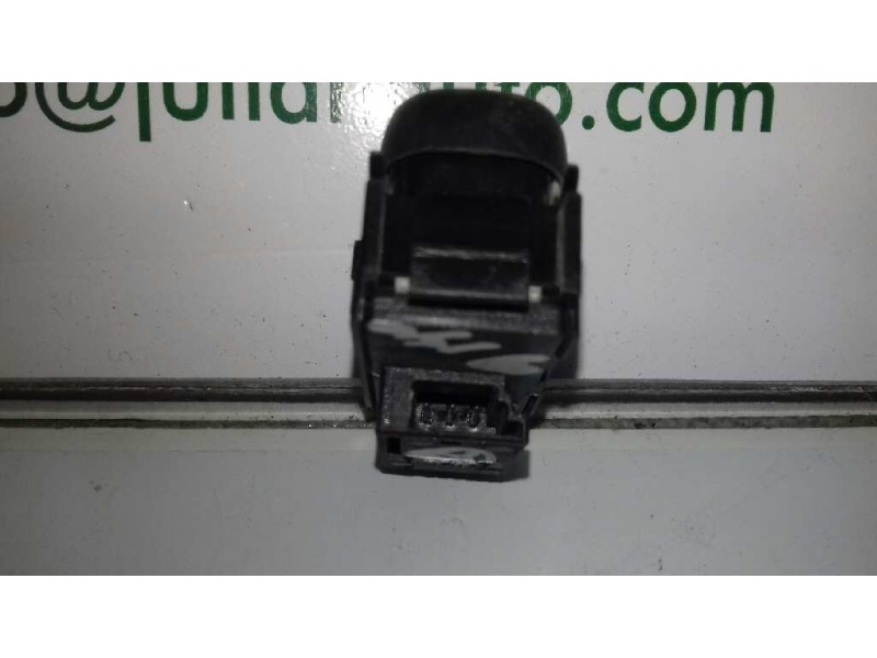 Recambio de mando elevalunas trasero derecho para mercedes-benz clase e (w210) berlina referencia OEM IAM 2108208210 03100550 