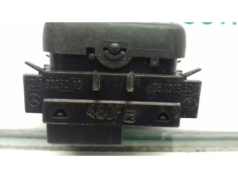 Recambio de mando elevalunas trasero izquierdo para mercedes-benz clase a (w168) referencia OEM IAM 2108208210 03100550  Recambio de mando elevalunas trasero izquierdo para mercedes-benz clase a (w168) referencia OEM IAM 2108208210 03100550