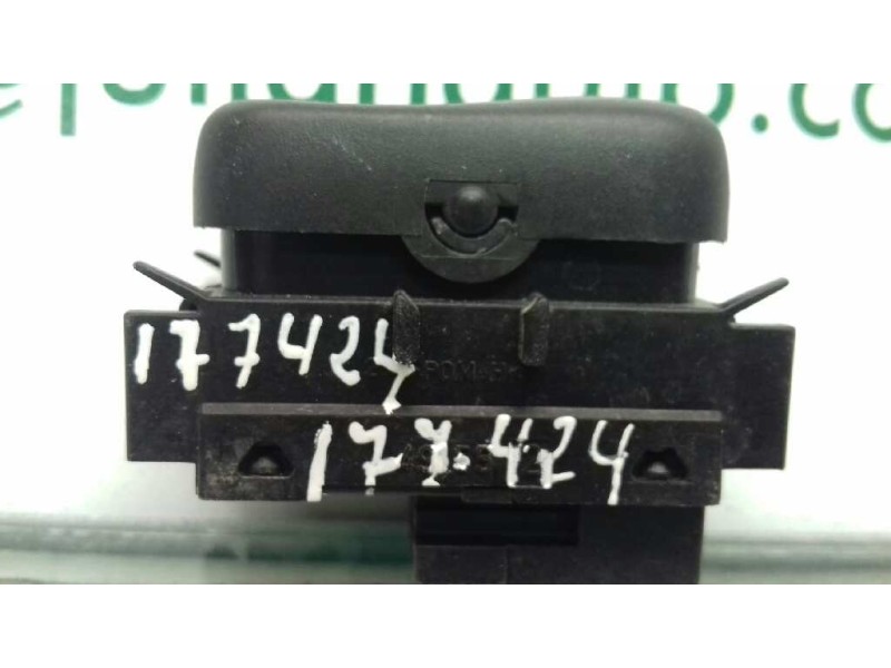 Recambio de mando elevalunas trasero izquierdo para mercedes-benz clase a (w168) referencia OEM IAM 2108208210 03100550 