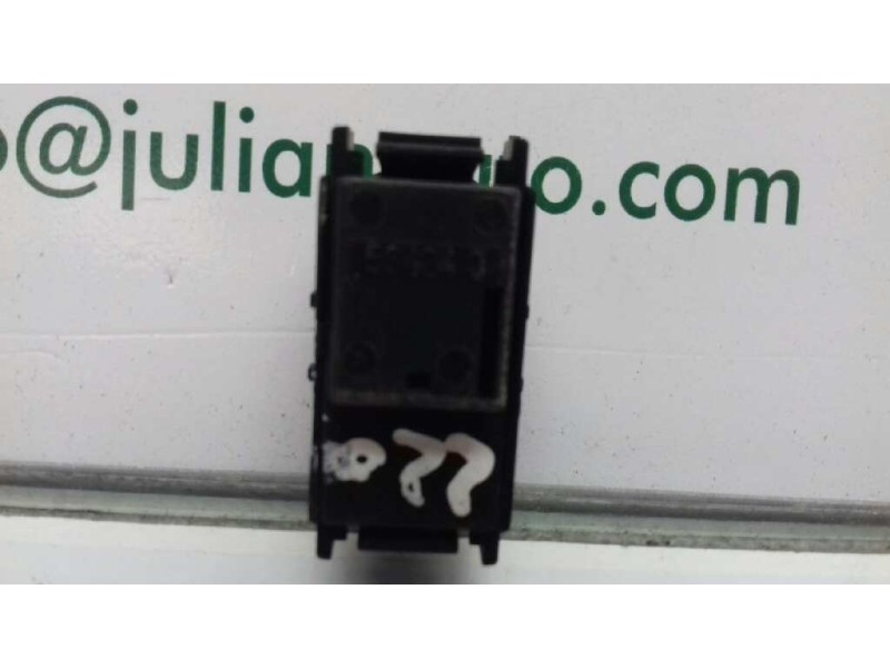 Recambio de mando elevalunas trasero izquierdo para mercedes-benz clase a (w168) referencia OEM IAM 2108208210 03100550  Recambio de mando elevalunas trasero izquierdo para mercedes-benz clase a (w168) referencia OEM IAM 2108208210 03100550