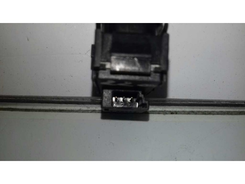 Recambio de mando elevalunas trasero izquierdo para mercedes-benz clase a (w168) referencia OEM IAM 2108208210 03100550  Recambio de mando elevalunas trasero izquierdo para mercedes-benz clase a (w168) referencia OEM IAM 2108208210 03100550