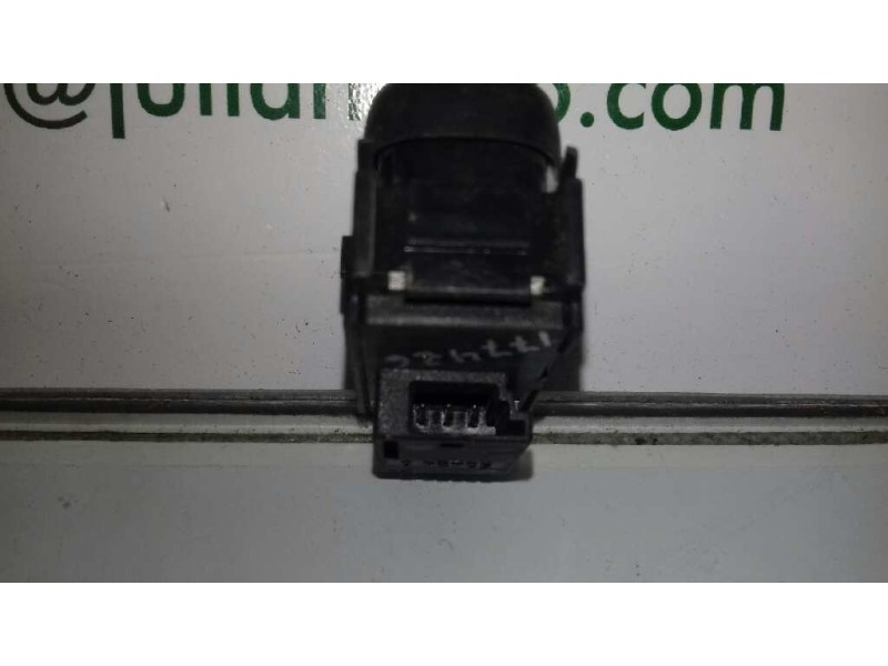 Recambio de mando elevalunas trasero izquierdo para mercedes-benz clase e (w210) berlina referencia OEM IAM 2108208210 03100550 