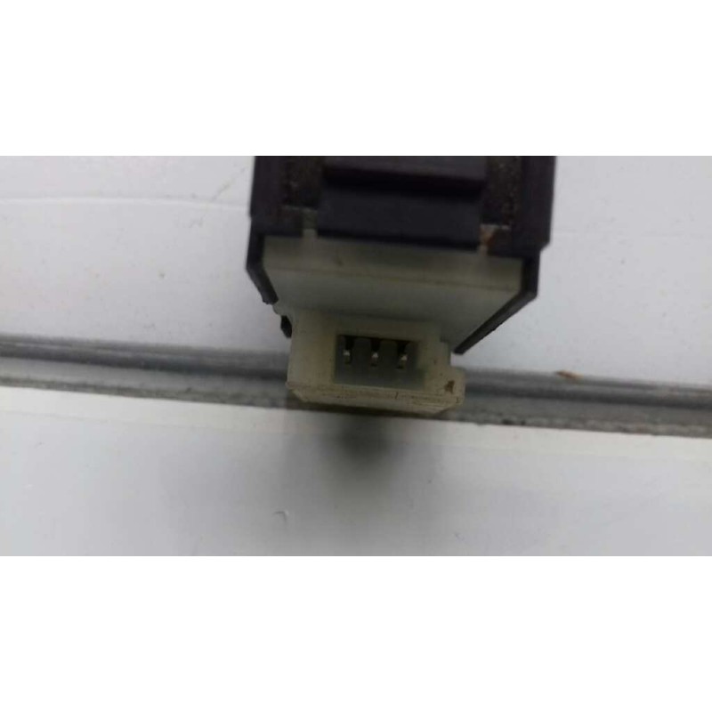 Recambio de mando elevalunas trasero derecho para mercedes-benz clase s (w220) berlina referencia OEM IAM 2208201210 03100504 