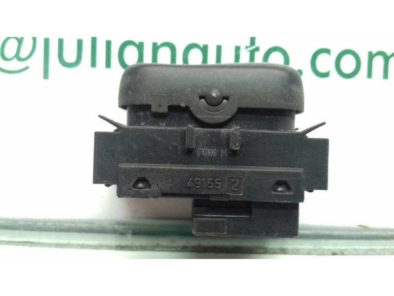 Recambio de mando elevalunas trasero derecho para mercedes-benz clase a (w168) referencia OEM IAM 2108208210 03100550  Recambio de mando elevalunas trasero derecho para mercedes-benz clase a (w168) referencia OEM IAM 2108208210 03100550