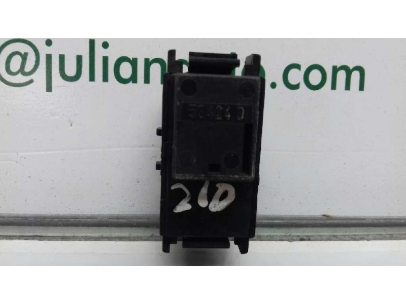 Recambio de mando elevalunas trasero derecho para mercedes-benz clase a (w168) referencia OEM IAM 2108208210 03100550  Recambio de mando elevalunas trasero derecho para mercedes-benz clase a (w168) referencia OEM IAM 2108208210 03100550