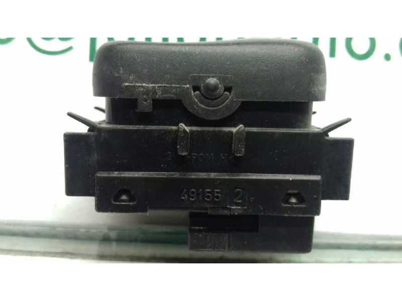 Recambio de mando elevalunas trasero izquierdo para mercedes-benz clase a (w168) referencia OEM IAM 2108208210 03100550 