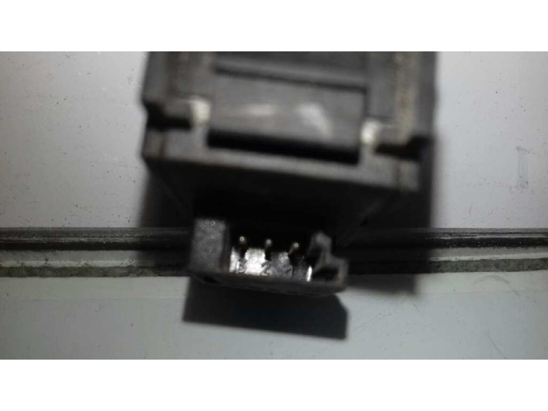 Recambio de mando elevalunas trasero derecho para mercedes-benz clase e (w210) berlina diesel referencia OEM IAM 2108208210  