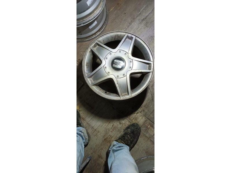 Recambio de juego llantas para seat leon (1m1) signo referencia OEM IAM 1M0601025F 7JX16H2 ET 42