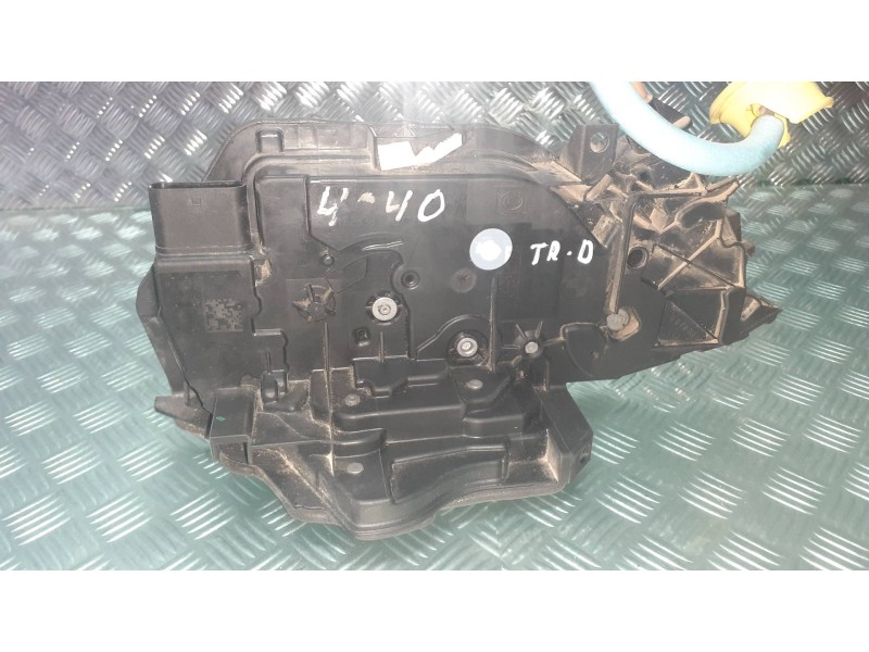 Recambio de cerradura puerta trasera derecha para bmw serie 1 lim. (f40) 118i referencia OEM IAM 45483123 744504610 A046465