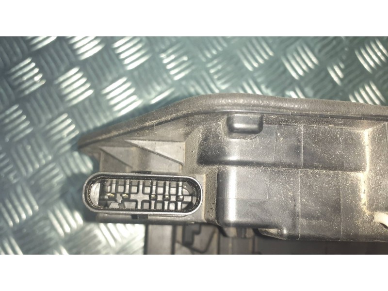 Recambio de cerradura puerta trasera derecha para bmw serie 1 lim. (f40) 118i referencia OEM IAM 45483123 744504610 A046465