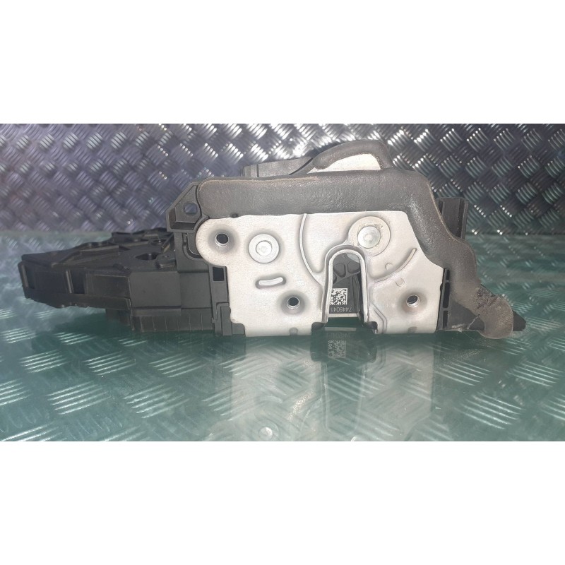 Recambio de cerradura puerta delantera izquierda para bmw serie 1 lim. (f40) 118i referencia OEM IAM 744504111 744504111 4541312