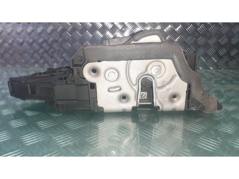 Recambio de cerradura puerta delantera izquierda para bmw serie 1 lim. (f40) 118i referencia OEM IAM 744504111 744504111 4541312