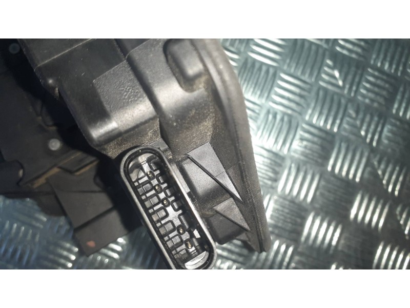 Recambio de cerradura puerta delantera izquierda para bmw serie 1 lim. (f40) 118i referencia OEM IAM 744504111 744504111 4541312