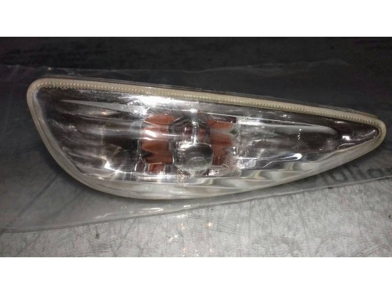 Recambio de piloto lateral derecho para hyundai i20 classic referencia OEM IAM 923021J0  2 PINES